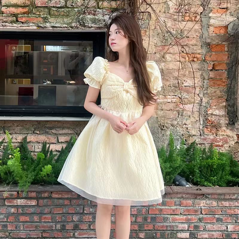 Đầm Ngắn Ôm Eo Tay Phồng Phong Cách Công Chúa Pháp Màu Trắng Thanh Lịch Cho Nữ