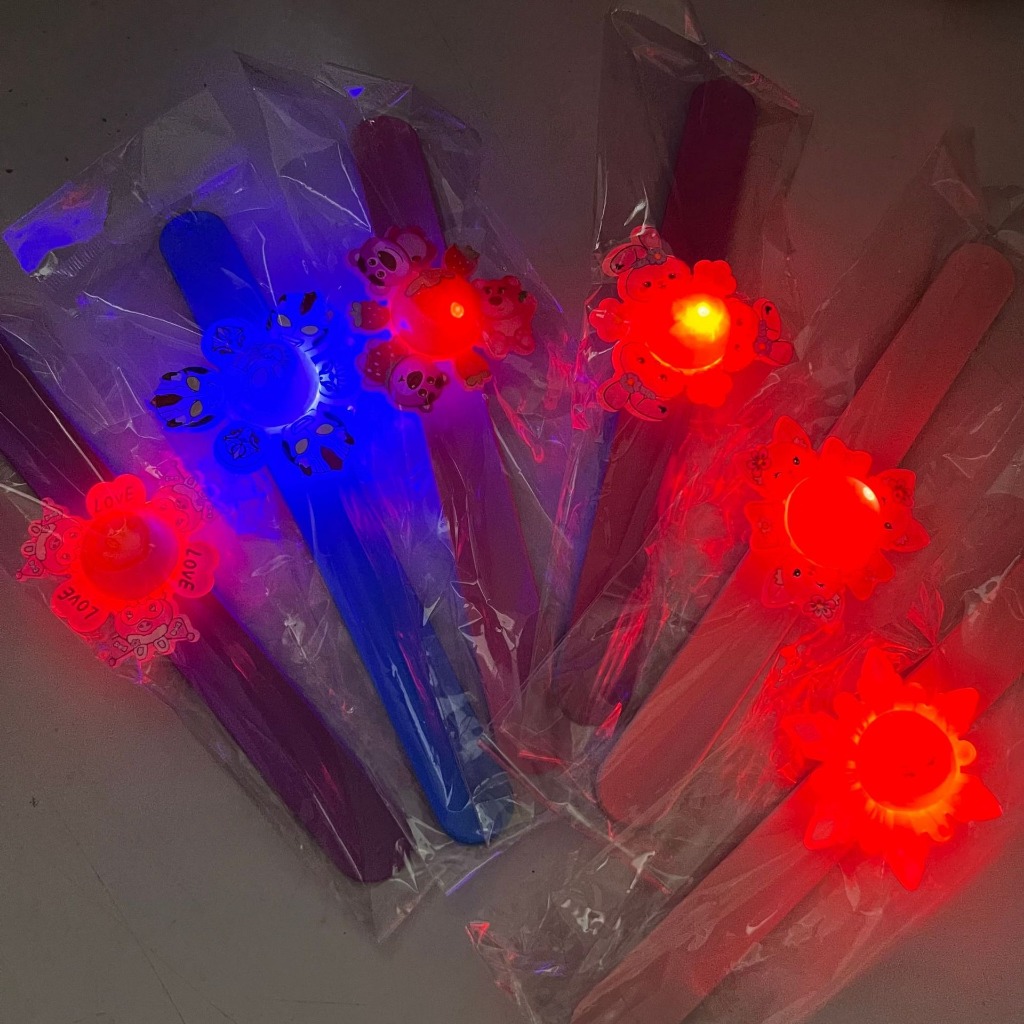 🍉Vòng đeo tay phát sáng cho bé- Vòng tay phát sáng có đèn Sanrio/KT/PAW PATROL,Vòng Tay Phát Sáng hình công chúa elsa，đồ haloween cho bé gái.