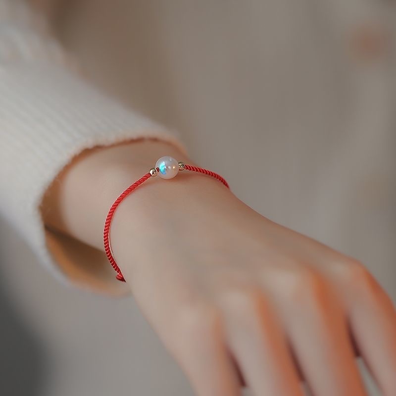 Vòng Tay Dây Đỏ Đính Ngọc Trai Nhân Tạo Đơn Giản Cho Nữ