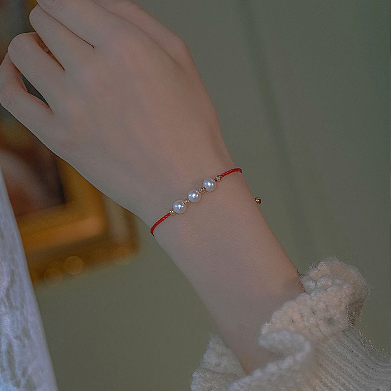 Vòng Tay Dây Đỏ Đính Ngọc Trai Nhân Tạo Đơn Giản Cho Nữ