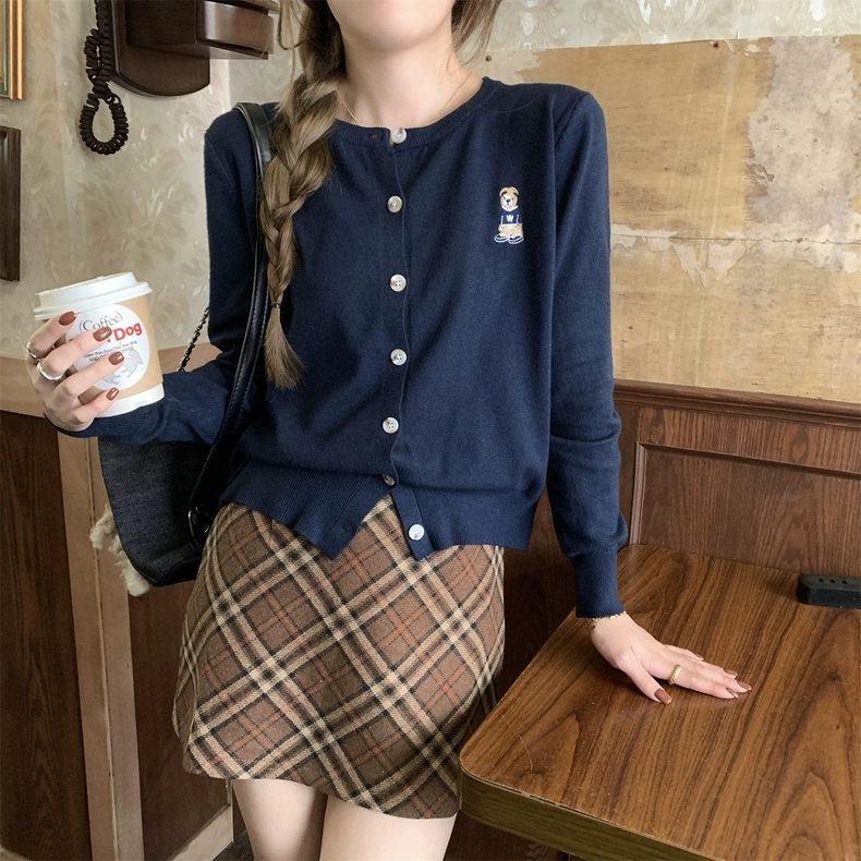 Zhu Xia Áo Khoác cardigan Dệt Kim Tay Dài Cổ Tròn Thêu Hình Gấu Thời Trang Xuân Thu Cho Nữ