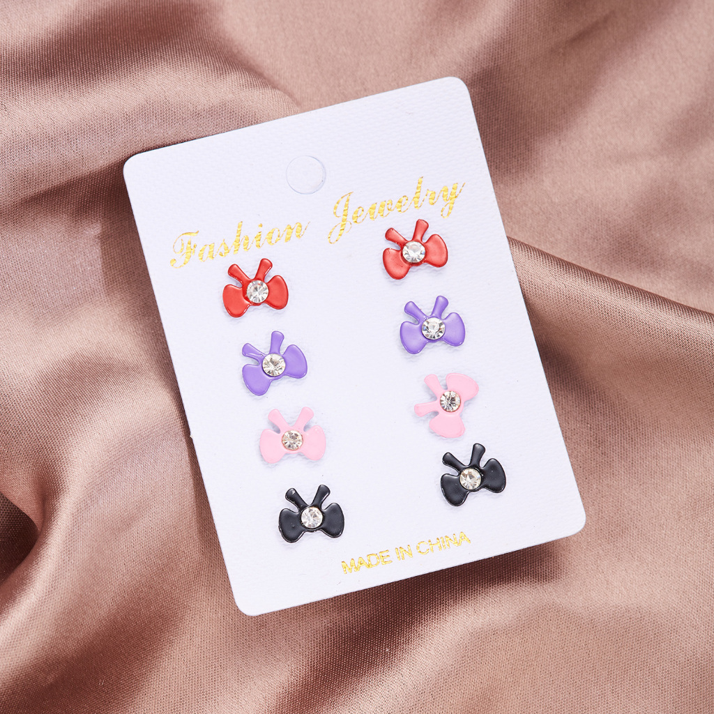 Set 4 Cặp Bông Tai Trái Tim Đính Kim Cương Giả Bằng Xốp Cho Nữ