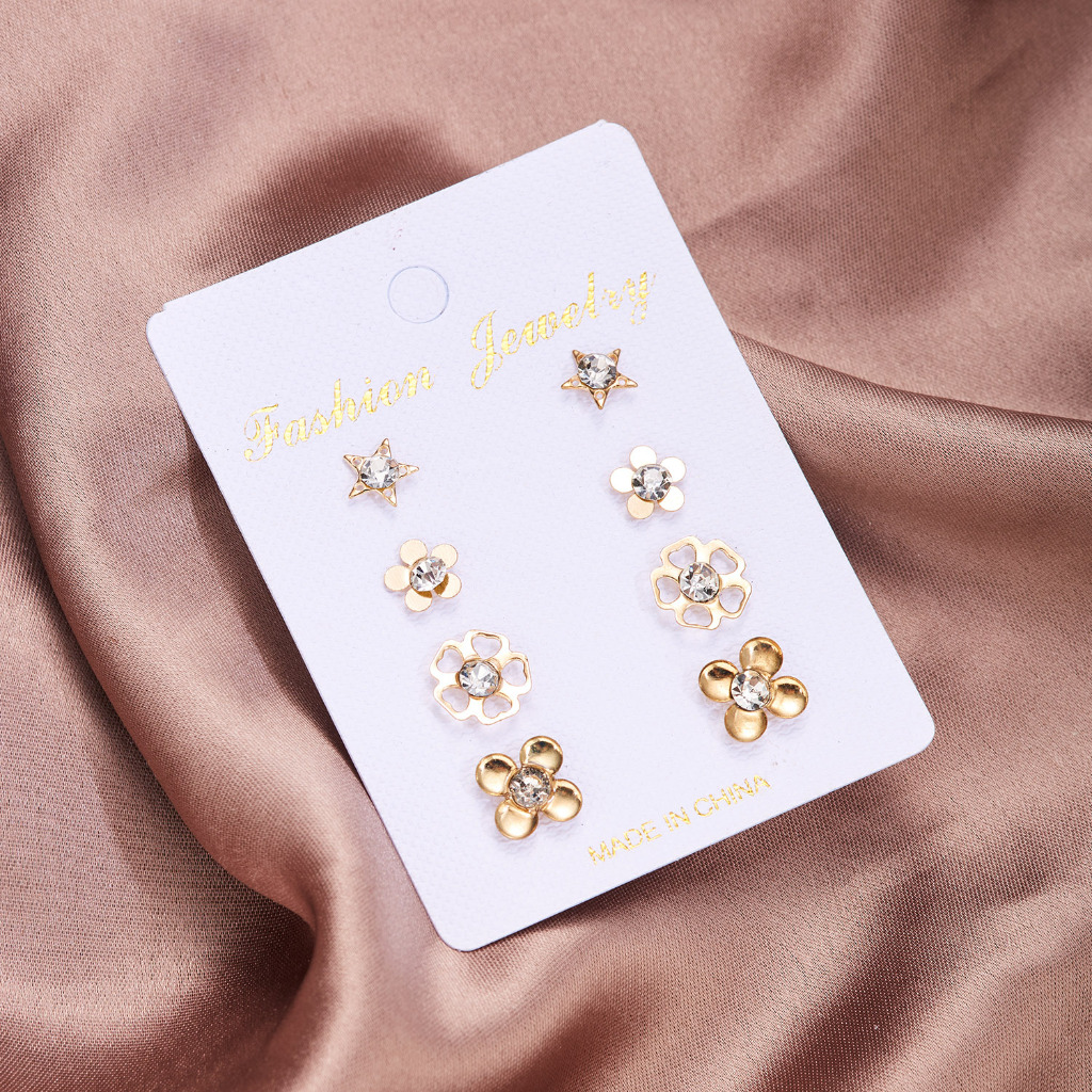 Set 4 Cặp Bông Tai Trái Tim Đính Kim Cương Giả Bằng Xốp Cho Nữ