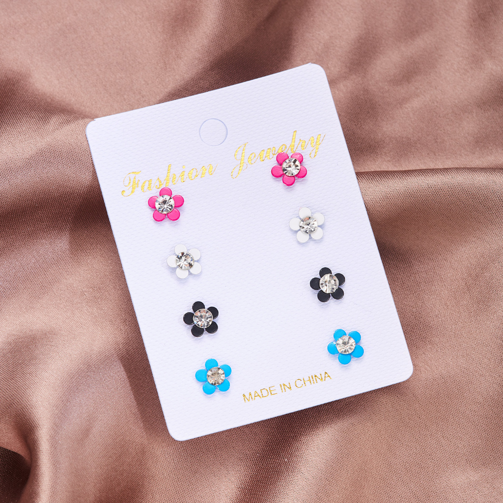 Set 4 Cặp Bông Tai Trái Tim Đính Kim Cương Giả Bằng Xốp Cho Nữ