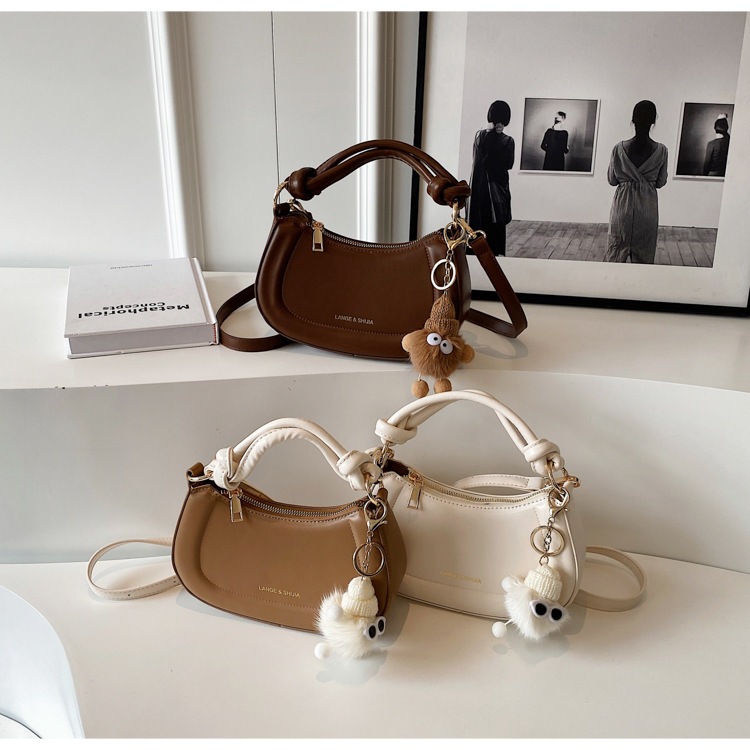 Túi Xách Đeo Dưới Cánh Tay Dáng Vuông Phối Dây Xích Dễ Phối Đồ Thời Trang Cho Nữ