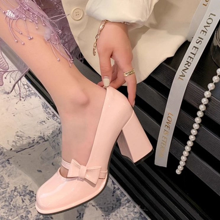 KUCLUT Giày cao gót nữ Barbie da lì đế vuông hai màu trắng kem, đen giày form rộng B94F0LM 31z23072928 B94F0LM