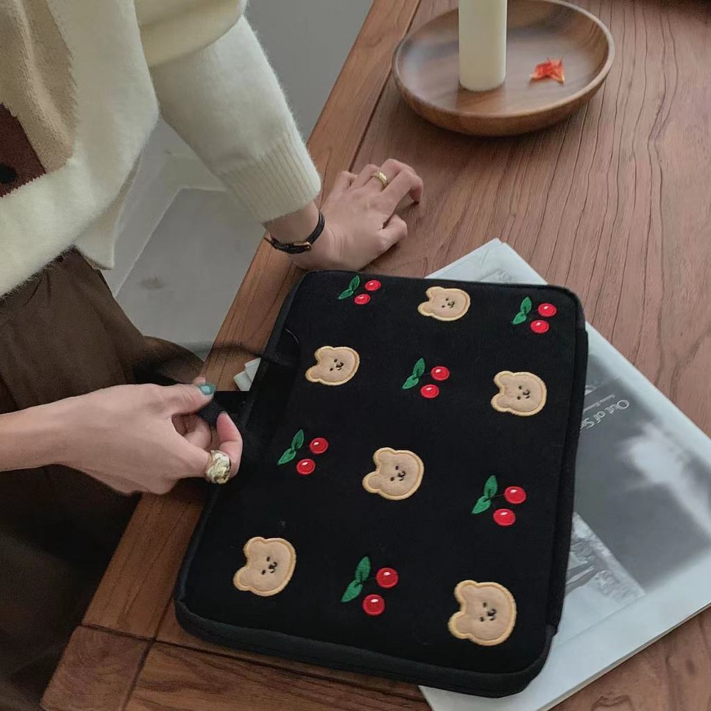 Túi Đựng laptop 180 Độ Thêu Họa Tiết Phong Cách Hàn Quốc Cho mac m1 m2 asus 13.6 14 15 15.6 16.1inch