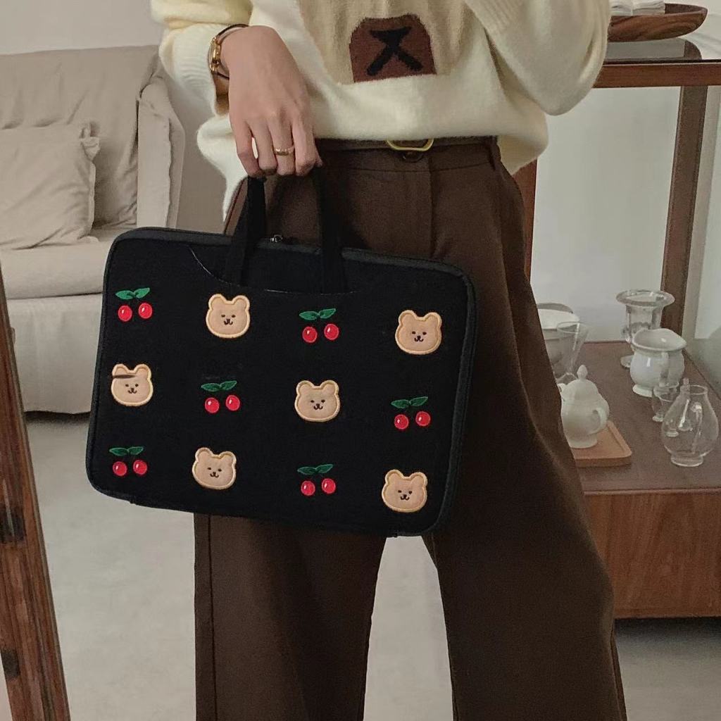 Túi Đựng laptop Chống Sốc Bằng Vải Nhung Kẻ Kích Thước Lớn Hình Gấu cherry Phong Cách Hàn Quốc Cho 13.3 14.1 15.6 inches