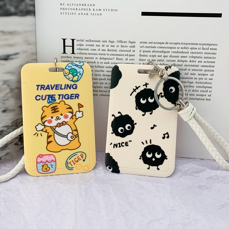 Ví Đựng Thẻ ID / Xe Buýt Bằng Lông Nhung Gắn Móc Khóa Hình Spirited Away Màu Đen Kiểu Nhật Dễ Thương