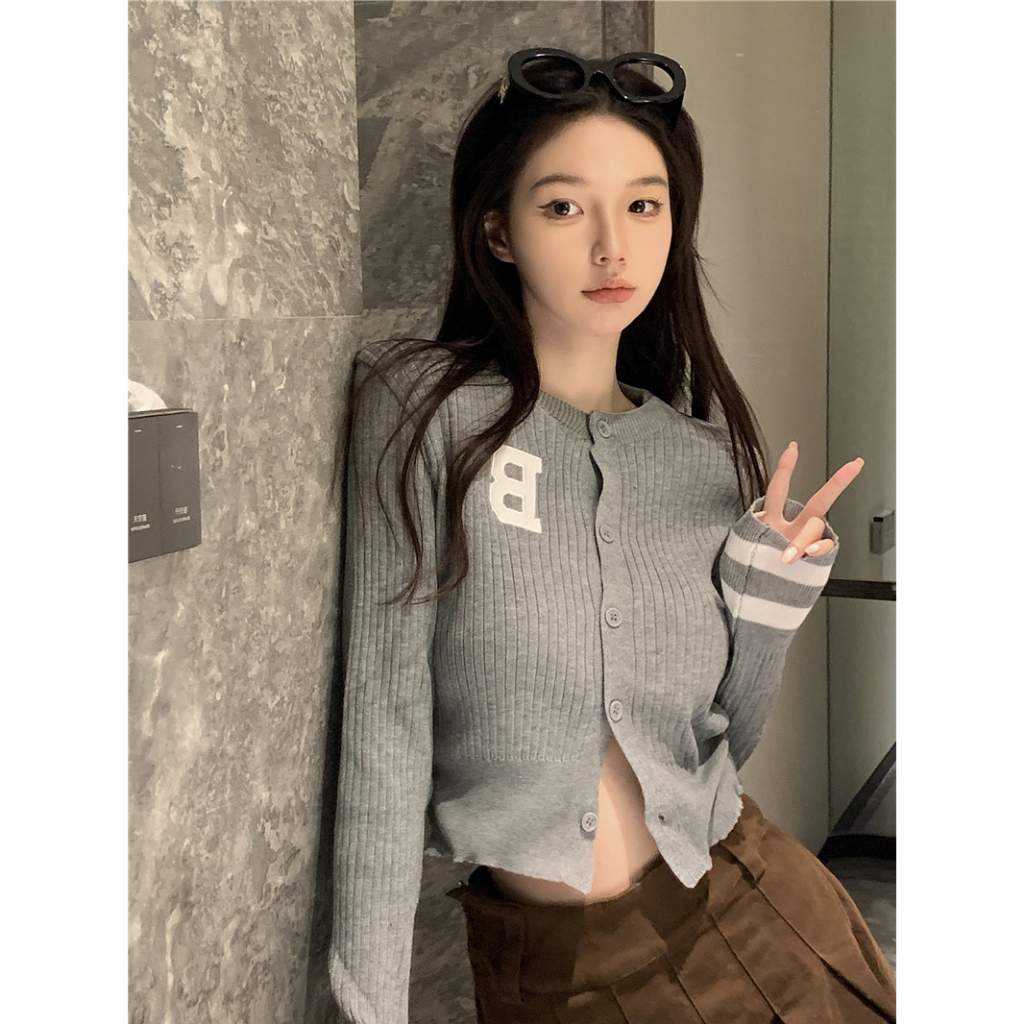 Lalisas Áo cardigan Dệt Kim Mỏng Tay Dài Thêu Chữ Dáng Ngắn Màu Sắc Tương Phản Phong Cách Hàn Quốc Thời Trang Cho Nữ