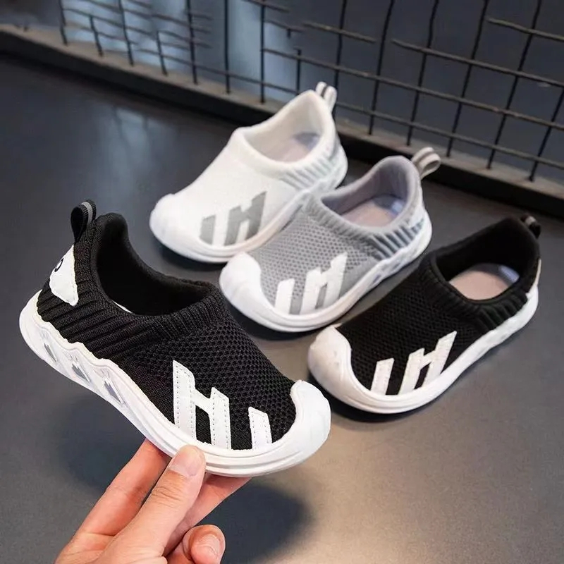 SUGE Giày Thể Thao Đen Trắng Phối Lưới Thoáng Khí Thoải Mái Thời Trang Cho Bé