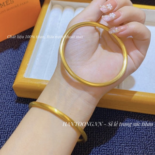 Vòng tay titan nữ không gỉ mạ vàng 24k thiết kế vân sợi theo phong cách cổ điển sang trọng