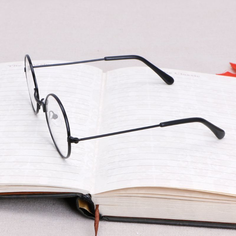 Set Mắt Kính Kiểu Dáng Quý Ông Dùng Để Chụp Hình Cho Bé