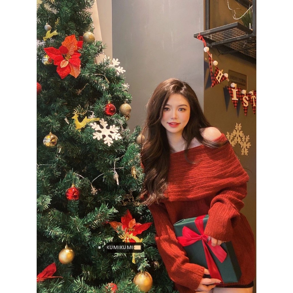 Kumikumi Áo sweater Dệt Kim Tay Dài Trễ Vai Màu Đỏ Giáng Sinh Gợi Cảm Cho Nữ