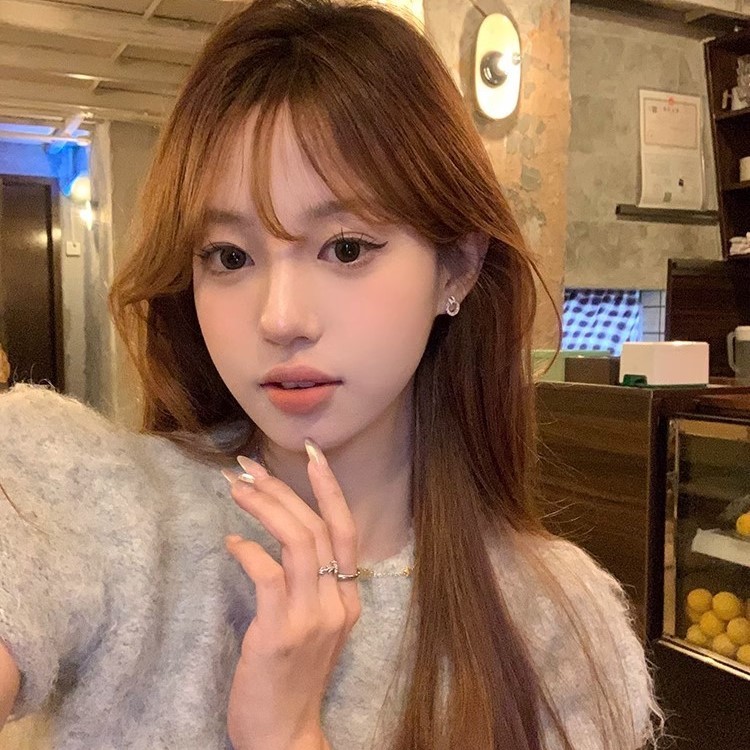Khuyên Tai Chữ h Đính Đá Màu Vàng Kim Tinh Xảo Làm Quà Tặng Năm Mới Cho Bạn Gái