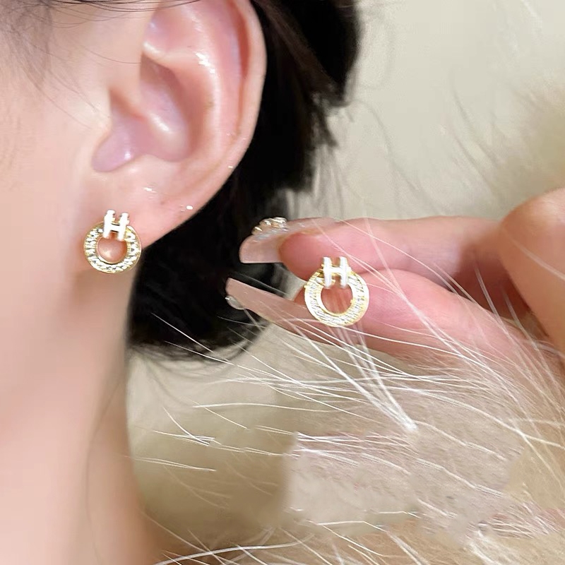 Khuyên Tai Chữ h Đính Đá Màu Vàng Kim Tinh Xảo Làm Quà Tặng Năm Mới Cho Bạn Gái