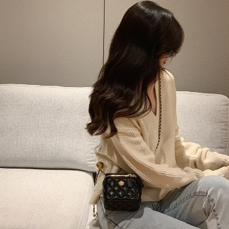 Túi Xách Đeo Chéo Đính Đá Hình Hoa Trà Phối Dây Xích Thời Trang Nữ Đơn Giản