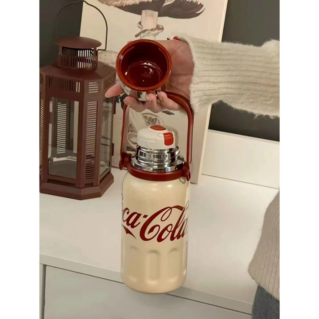 Cốc Giữ Nhiệt Bằng Thép Không Gỉ Cocacola Chính Hãng co-Brand 24h Cách Nhiệt 316 800ml Có Nắp Với Dây Đeo Vai