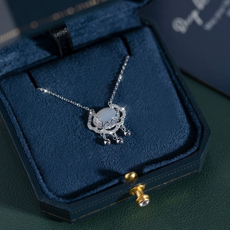 Vòng Cổ Khóa Hòa Bình Mạ Bạc Đính Chuông Và Đá Mặt Trăng Cho Nữ