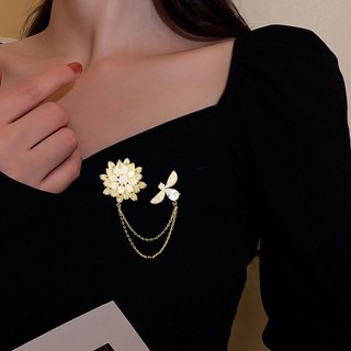 Cài áo hình con ong và hoa sen thời trang