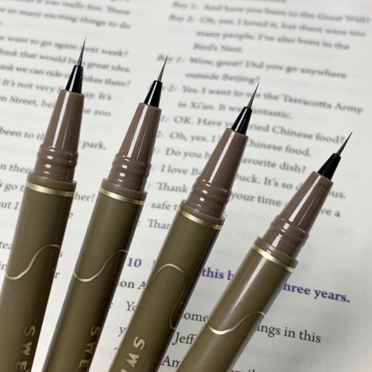 Bút Kẻ Mắt Dạng Lỏng 4 Màu Siêu Mịn Tự Nhiên Mau Khô Mịn Màng Chống Nước Lâu Trôi Không Lem SXY610