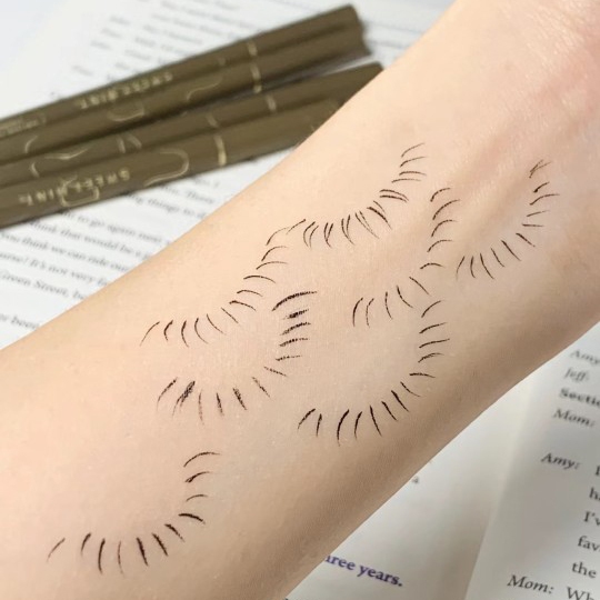 Bút Kẻ Mắt Dạng Lỏng 4 Màu Siêu Mịn Tự Nhiên Mau Khô Mịn Màng Chống Nước Lâu Trôi Không Lem SXY610