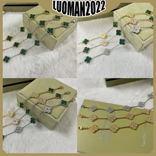 Vòng tay hoa xanh cỏ bốn lá