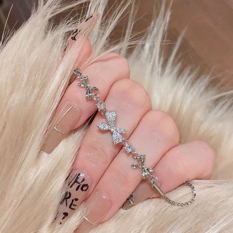 Vòng Tay Hình Hoa Và Bướm Đính Pha Lê Thời Trang Cho Nữ