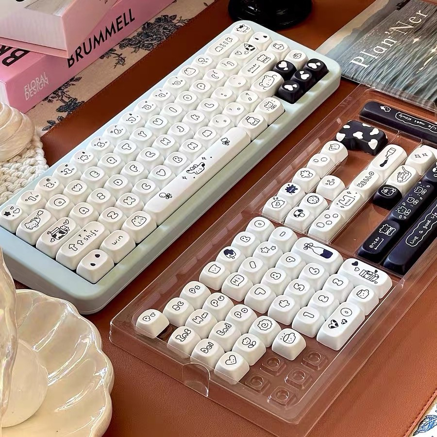 141 Phím Bò đen trắng Keycaps MOA Chiều cao Keycap PBT Chất liệu Thăng hoa nhiệt cá nhân tùy chỉnh cơ khí Keycaps Áp dụng 61/64/68/71/84/87/96/98/100/104/108