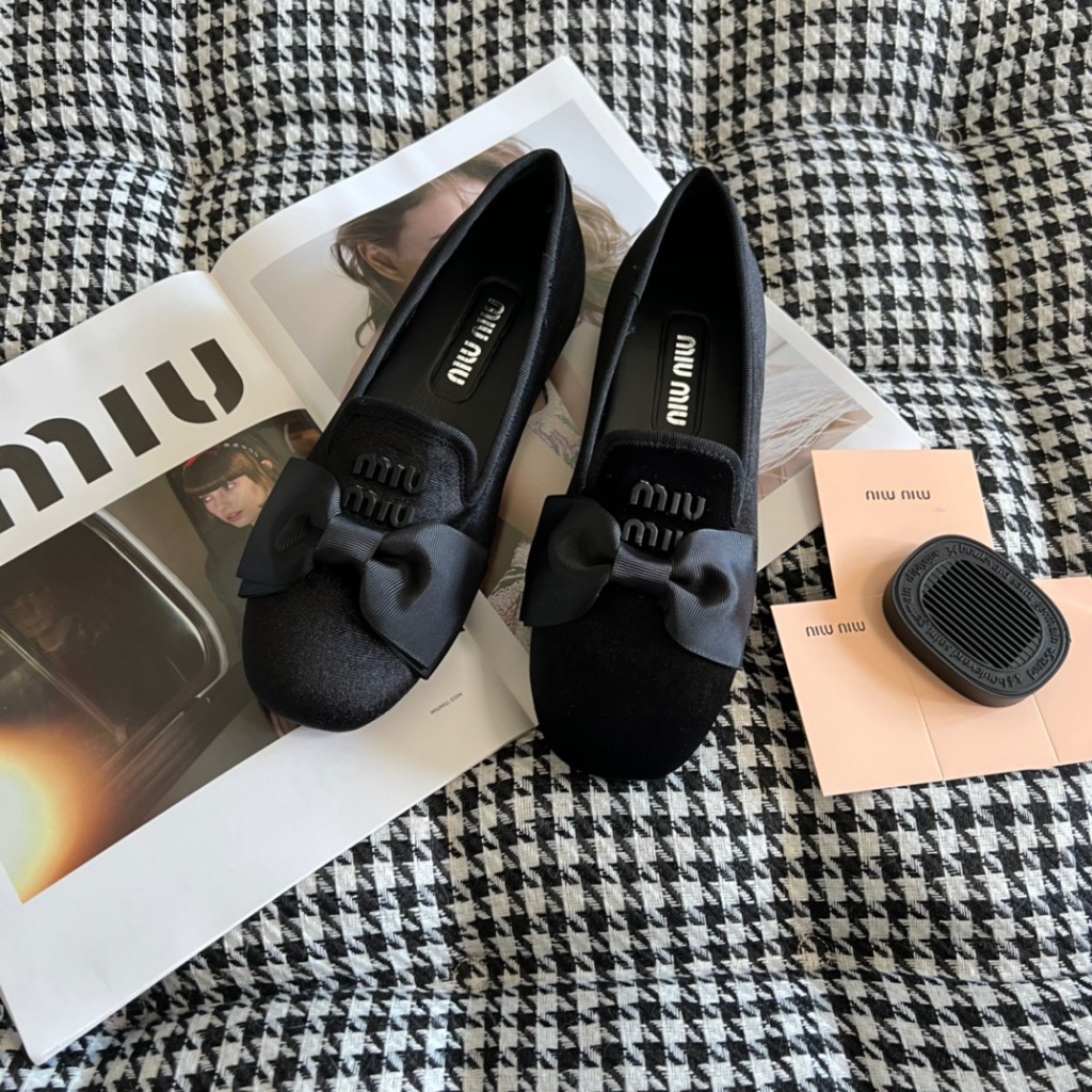 Miu Giày Nhung Đế Phẳng Đính Nơ Phong Cách retro Mùa Xuân 2024 Mới Dành Cho Bạn Nữ