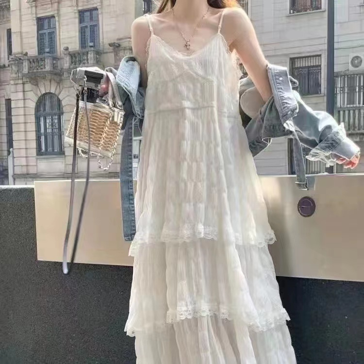 Đi nghỉ bên bờ biển váy của phụ nữ mùa hè phong cách mới phiên bản hàn quốc ren khâu mid-length slimmer look cake sling dress