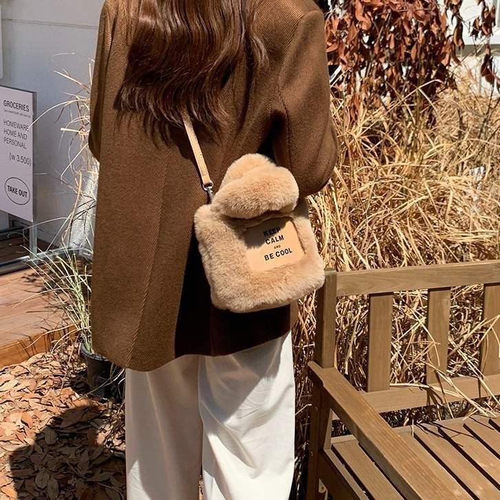 Túi xách lông nhung in chữ thời trang thu đông dễ thương cho nữ