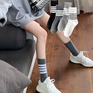 Vớ thể thao cổ lọ họa tiết kẻ sọc trắng đen xám thời trang cho nữ