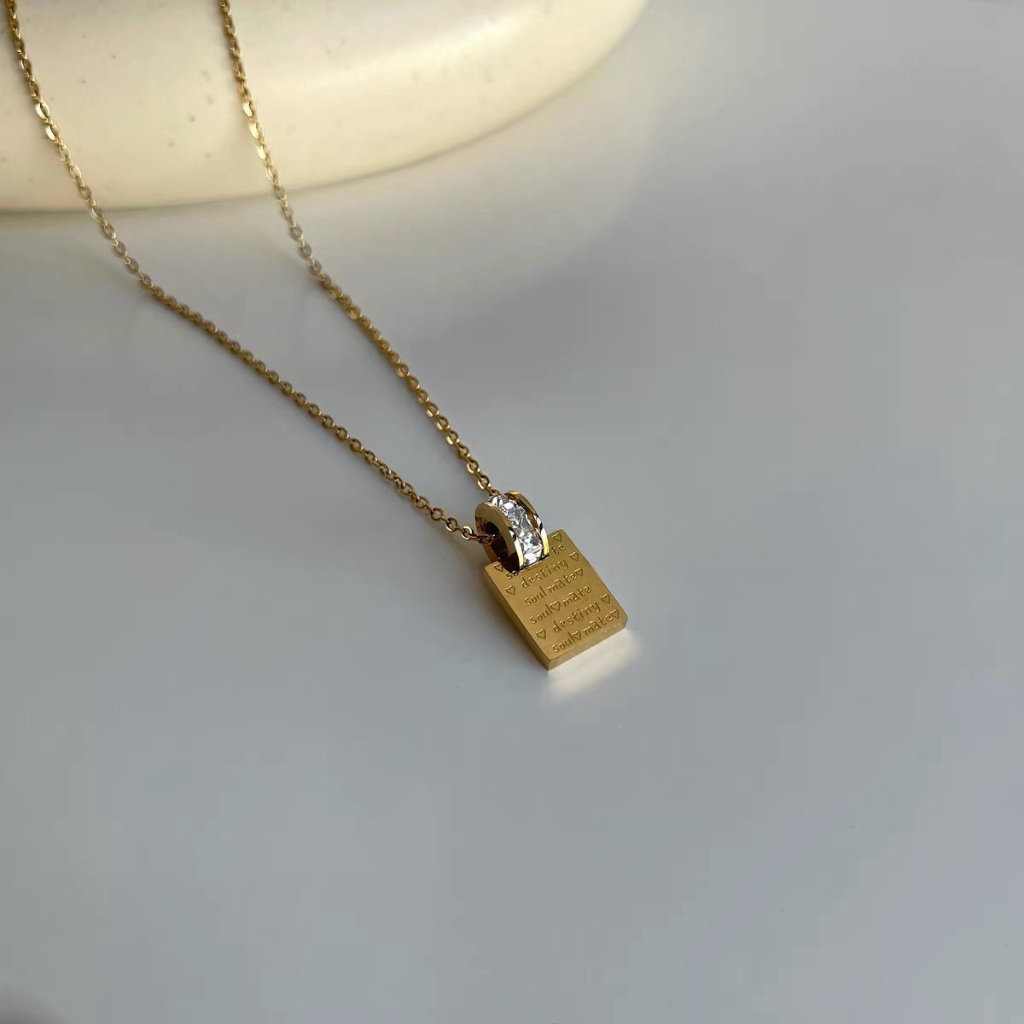 Dây Chuyền Thép Titan Mạ Vàng Mặt Chữ love Thời Trang Cho Nữ