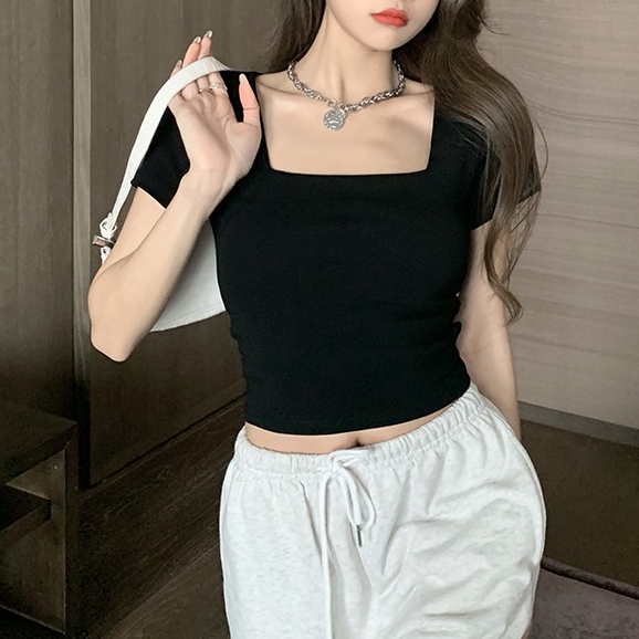 Áo thun trơn cổ vuông  đơn giản phong cách basic cho nữ Áo thun trơn cổ vuông đơn giản phong cách basic cho nữ  (màu đen) | BigBuy360 - bigbuy360.vn