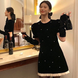 Đầm Nhung Đen Dáng Dài Đính Hạt Dễ Thương Xinh Xắn Dành Cho Nữ