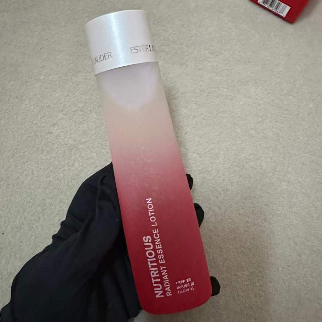 Toner Chiết Xuất Lựu Đỏ Tươi Sáng Estee Lauder 200ML