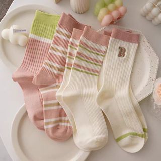 Tất nữ có hoa văn sọc màu xanh lá cây màu xanh lá cây cổ cao với chữ cái
