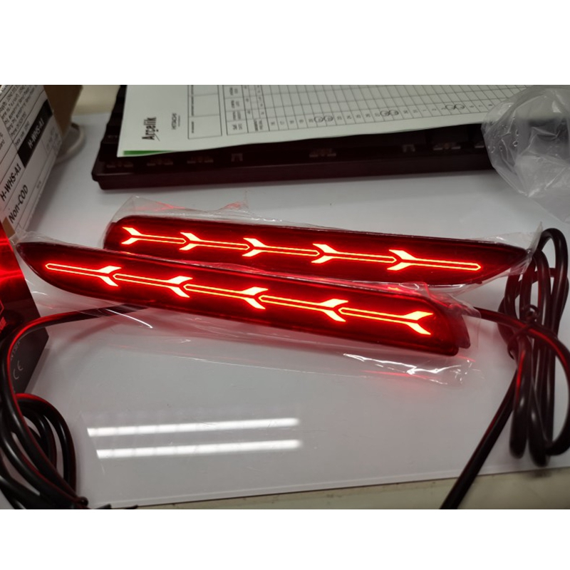 Một đôi Đèn Led gầm cản sau cho xe Toyota Innova Camry Fortuner 2009 đến 2015 3 chế độ