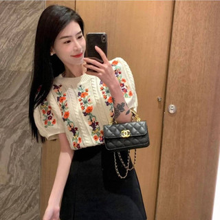 Đảng Pháp Đảng Đan Top Nữ Slim-fit Hoa Trang Trí Rỗng Thêu Cổ Tròn Ngắn Tay Áo Thun