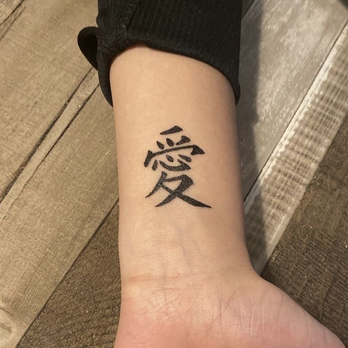 Hình Xăm Dán Tạm Thời Chữ Yêu Chữ Ái Tiiếng Trung Funtattoo Siêu Đẹp Chống Nước Chống Cọ Xát Hình xăm dán họa tiết chữ yêu bằng tiếng Trung cho nam nữ