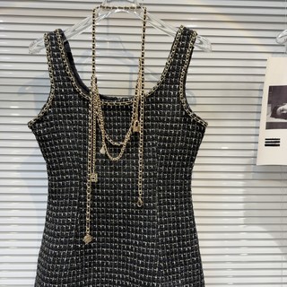 Mùa hè 2024 Phong cách mới Người nổi tiếng Dây chuyền kim loại Vòng cổ nữ Tweed Váy eo hẹp