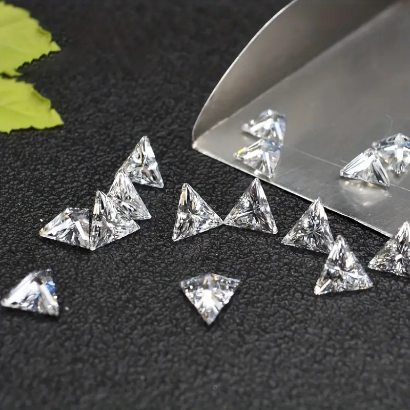 5 Miếng Hình Tam Giác Moissanite Thủy Tinh Rời Đá Pha Lê 8mm * 8mm Màu Trắng Chính Hãng Chất Lượng Cao Đặc Biệt Cắt Tay Đá Pha Lê Rời Rất Thích Hợp Để Làm Đồ Trang Sức DIY Và Phụ Kiện Bông Tai DIY