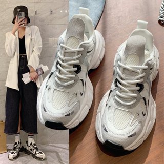 Giày thể thao nữ mới chiều cao-tăng giày lưới all-match giày thể thao thông thường thoáng khí giày Cô gái đại học giày thể thao giản dị gấu trúc đen trắng phối màu Hàn Quốc xu hướng giày đi lưới giày đỏ