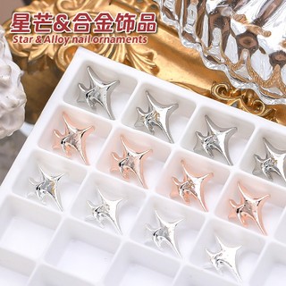 Trang trí móng tay ngôi sao bốn điểm lấp lánh tinh tế với những ngôi sao lấp lánh