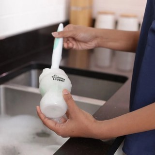 Tommee Tippee Closer To Nature Bàn chải bình sữa và núm vú 2 trong 1 (82896)