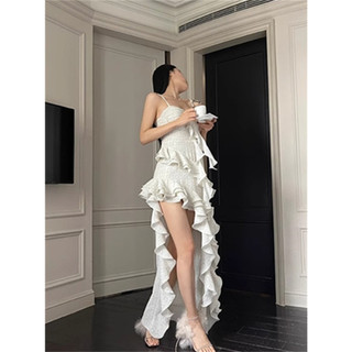 QKOOLE 2024 Mới Của Nữ Pháp Không Đều Chia Slim Fit Ruffle Edge Dây Treo Đầm