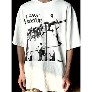 Pursue Freedom < In Chủ Đề Mỹ Retro vintage Bờ Tây Phiên Bản Phong Cách Hip-Hop Mực Trắng In Phun Trực Tiếp Chịu Lực Giặt Thủ Công Đường Phố Cao Cấp Tay Ngắn Cảm Thấy Kết Cấu Bất Khả Chiến Thắng
