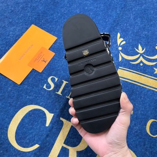 Xăng đan Velcro Da Mới Monogram 2024