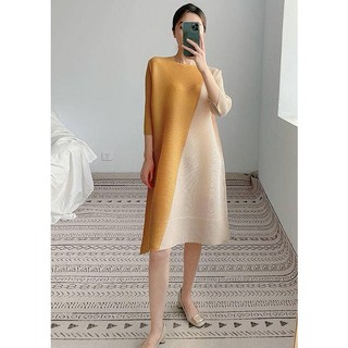 Váy nếp nhăn phong cách Miyake Thiết kế màu sắc tương phản đơn giản Cảm thấy nếp nhăn Váy chữ a Màu sắc phù hợp với co giãn Phong cách mới Phong cách Châu Âu Mỹ Váy cao cấp dáng rộng